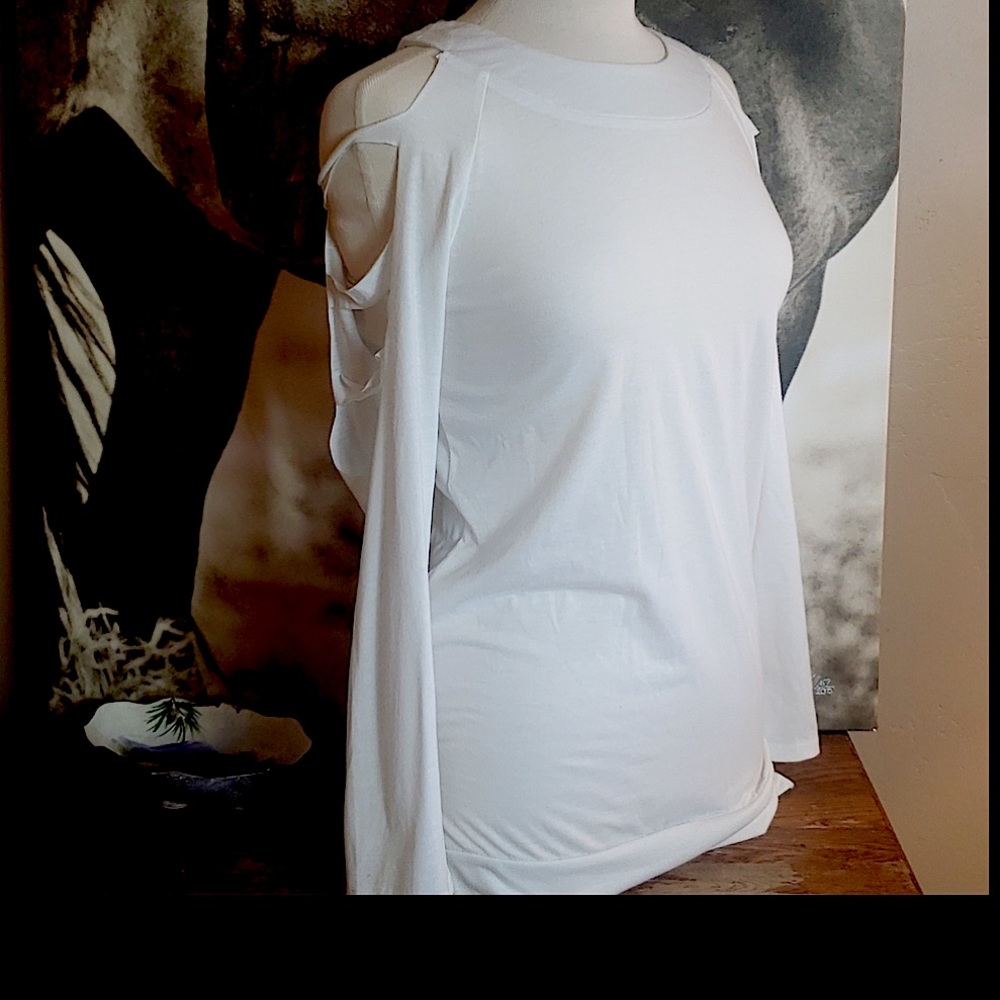 Boutique purchased-white ladder sleeves NWOT